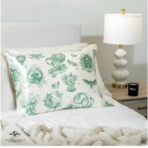 New Blissy 100% Mulberry Silk
Pillowcase - Wicked Amazafying Green -standard